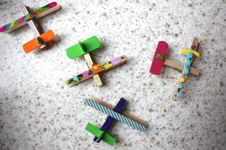 basteln-waescheklammern-flugzeug-spielen-kinder-spass-selber-machen-washi-tape