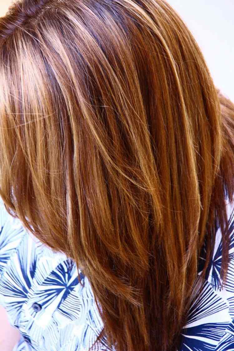 Caramel Haarfarbe -karamell-straehnchen-natuerlich-mittellang-hell-braun