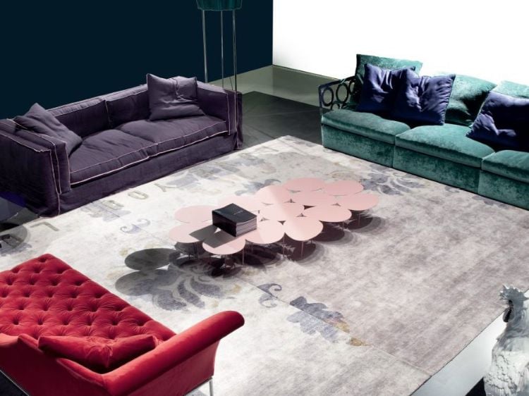 Design Möbel wohnzimmer-rosa-couchtisch-lila-blau-rot-sofa-grau-teppich-EGGS