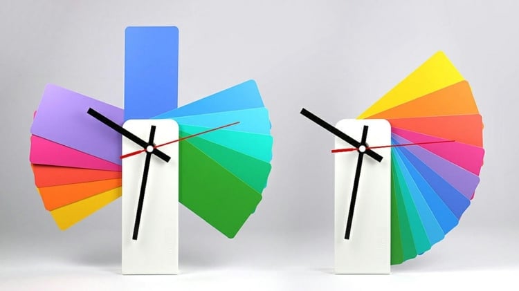 design-wanduhr-wanddeko-bunt-farbmix-raumgestaltung