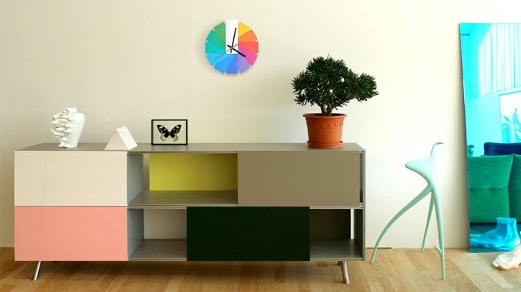 design-wanduhr-wohnzimmer-flur-sideboard-pastellfarbe-lachs