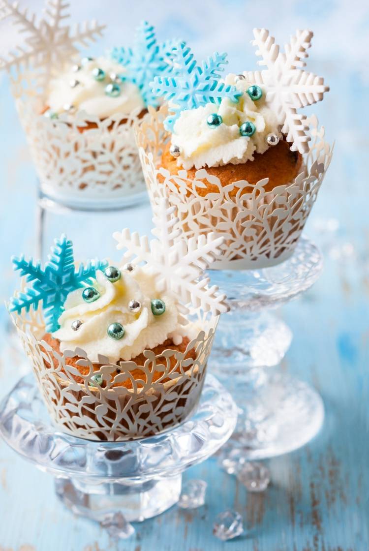 eiskönigin party cupcake-idee-romantisch-schneeflocken-creme