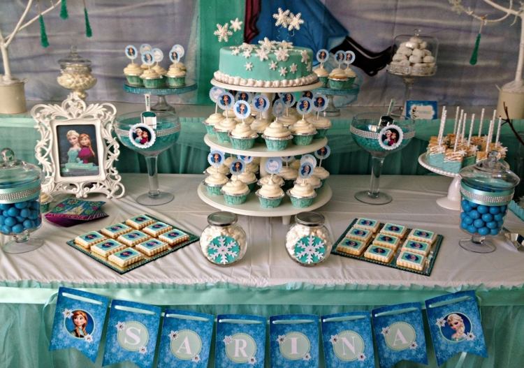 eiskönigin party dessert-tisch-gestaltung-cupcakes-girlande