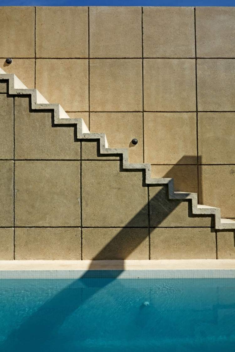 geometrische-formen-farben-modernes-haus-stufen-beton-geometrisch-pool