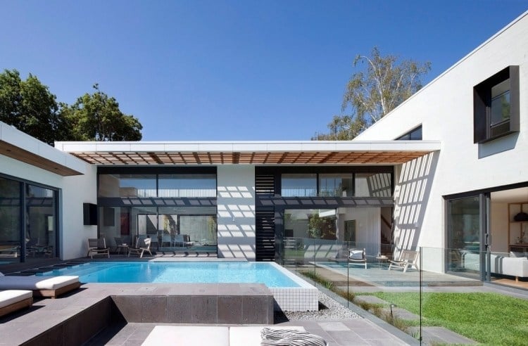 Holz für Terrasse -aussen-pool-modern-fliesen-grau-ueberdachung-lounge
