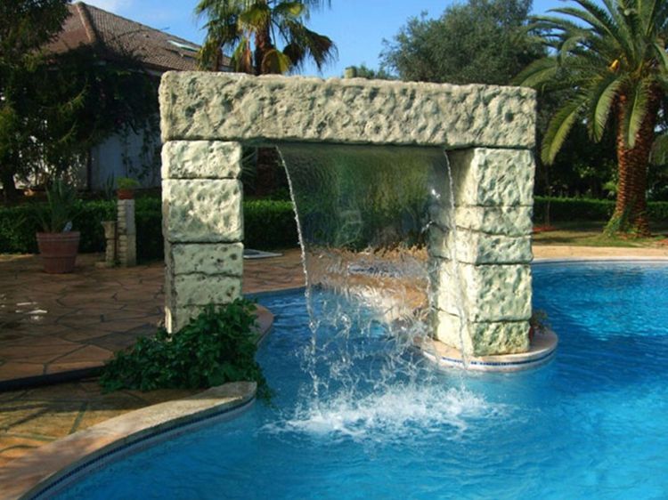 ideen-poolgestaltung-deko-falls-artman-italiana-wasserfall-bogen-stein