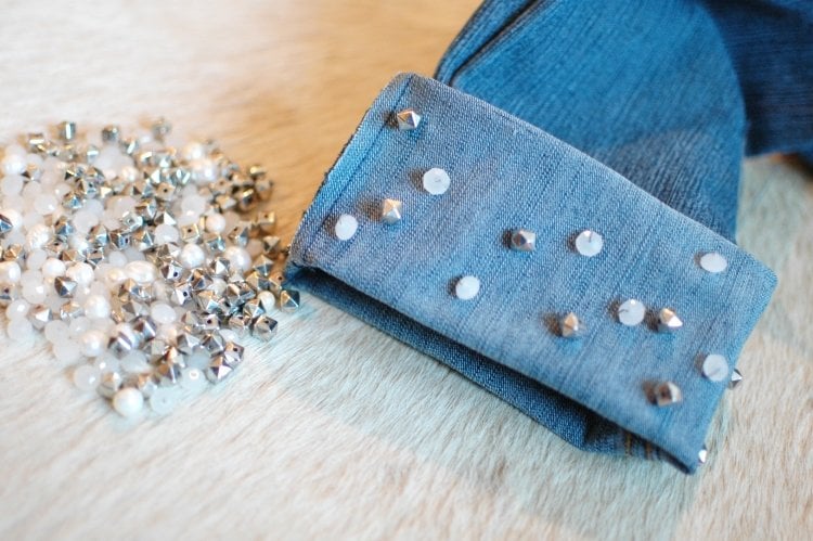 jeans-mit-perlen-verzieren-anleitung-dekorieren-ideen-tipps-basteln