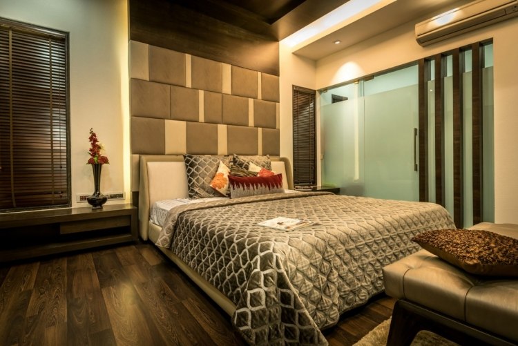 kreative-wandgestaltung-schlafzimmer-polsterwand-bett-kopfteil-paneele-modern-design