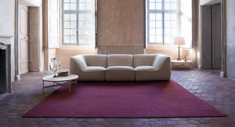 modulares Sofa -gestaltung-design-beige-sessel-dreiersitz-sitzmoeglichkeit-purpur-teppich