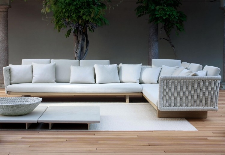 modulares-sofa-gestaltung-design-outdoor-innen-holzkonstruktion-rattan-armlehnen