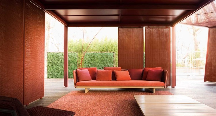 modulares-sofa-gestaltung-design-rot-innen-aussen-holz-rattan