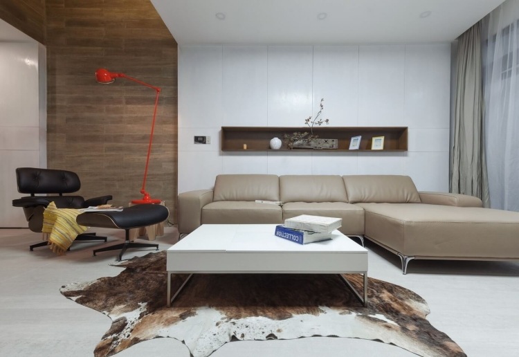 rehenhaus-wohnzimmer-modern-weiss-fellteppich-couch-leder