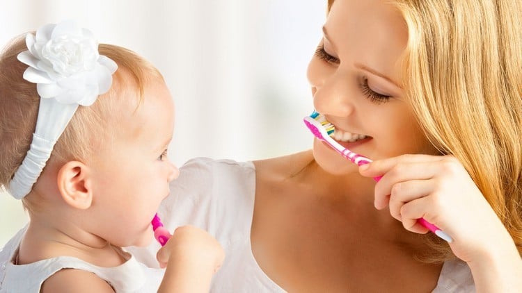 Richtig Zähneputzen mama-kind-wichtige-schritte