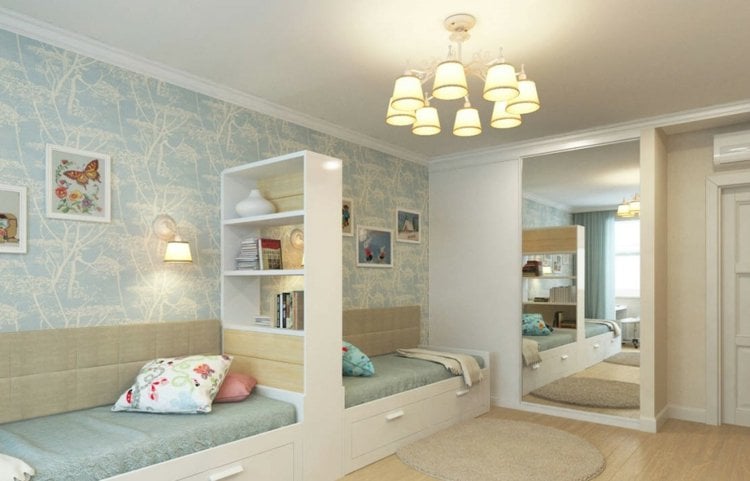 Kinderzimmer-fuer-Zwei-raumteiler-regal-zwillinge-farben-tapetten-pastellfarben-blau-spiegel-raumhoch