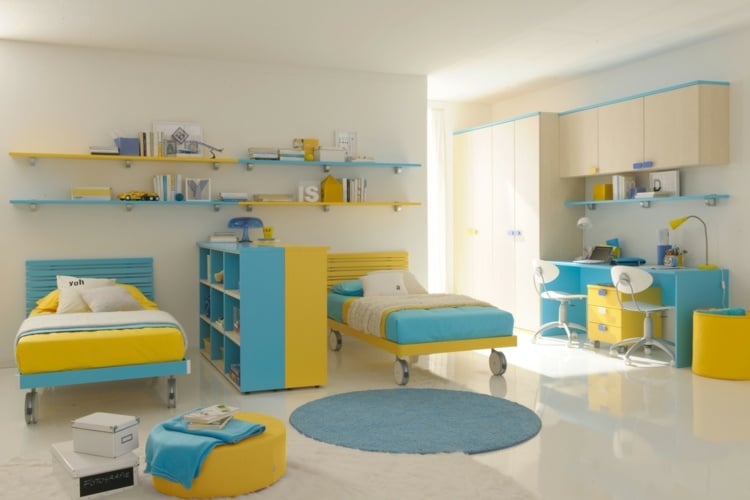 Kinderzimmer für Zwei zwilling-geschwister-regal-raumteiler-farben-gelb-blau-arbeitsplatz