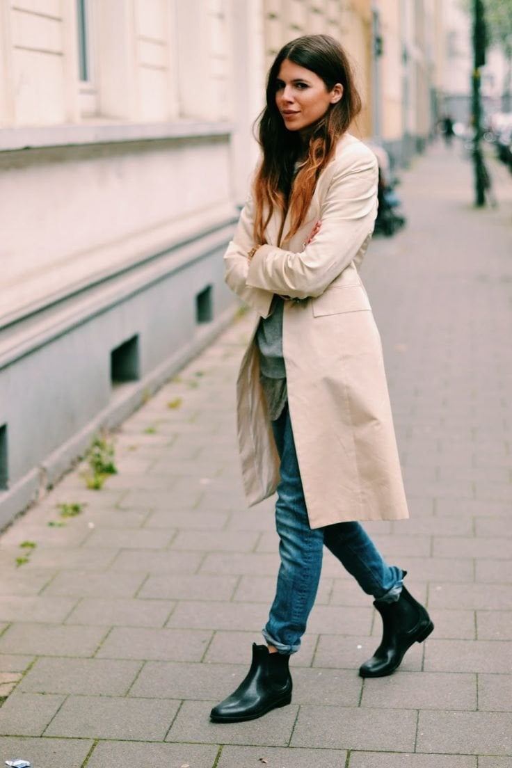 ankle-boots-flach-schwarz-outfits-mode-trenchcoat-jeans
