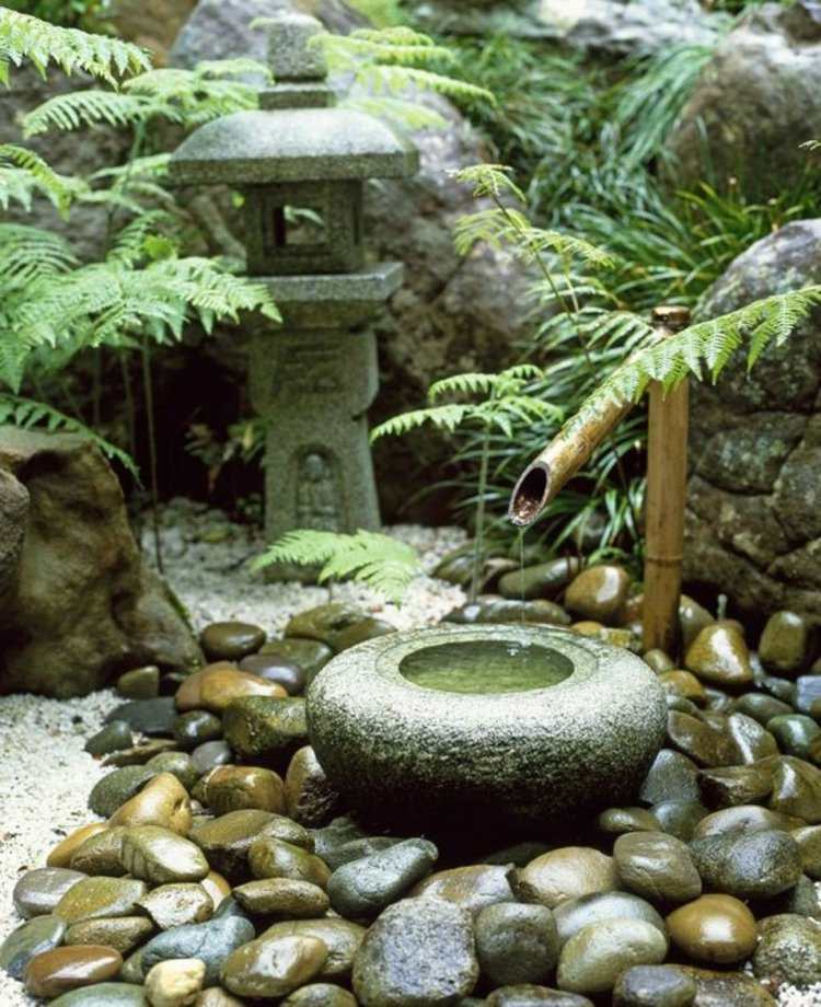 Asiatische Gartendeko bambus-brunnen-wasserspiele-rund-stein-leuchtturm-farne