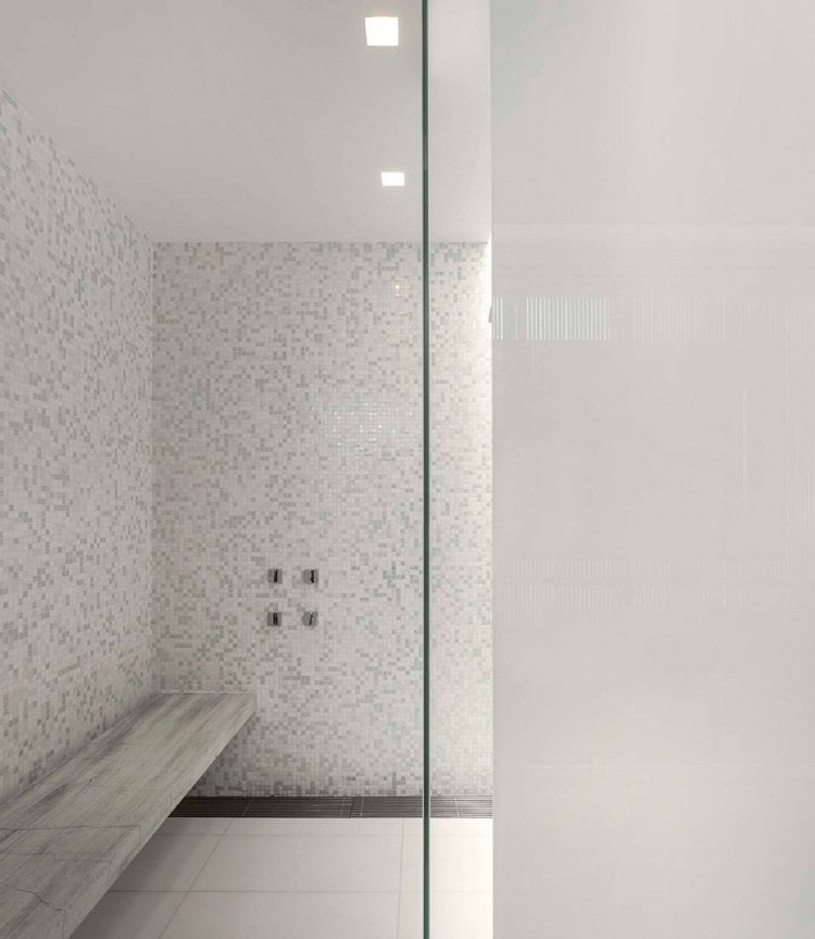 badezimmer-modern-grau-dusche-mosaik-beton-optik