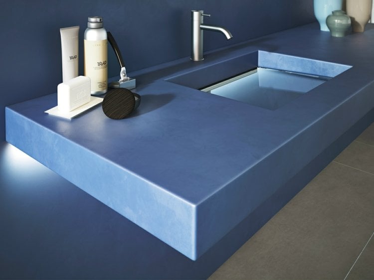 badezimmer-waschbecken-blau-wand-ablageflaeche-glas-DEPTH