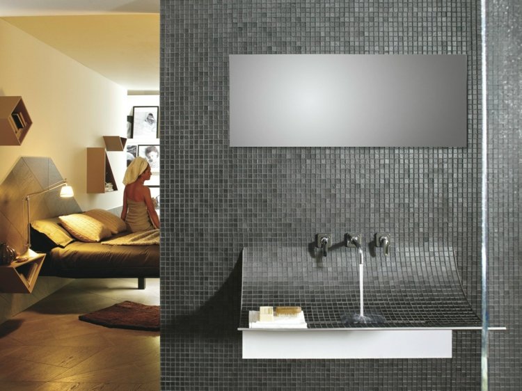 badezimmer-waschbecken-mosaik-grau-gebogen-badspiegel-SKIN