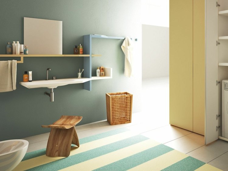 badezimmer-waschbecken-weiss-regal-gelb-blau-badspiegel-LAGOLINEA