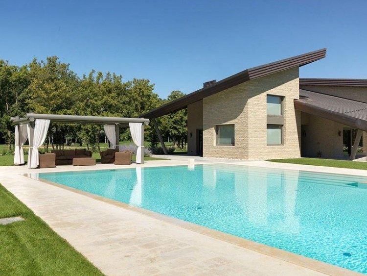 beschattung-terrasse-garten-sonnenschutz-modern-design-pergola-pool-vorhaenge-tube