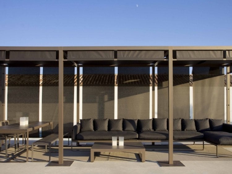 beschattung-terrasse-garten-sonnenschutz-pergola-modern-design-gross-sitzmoeglichkeiten