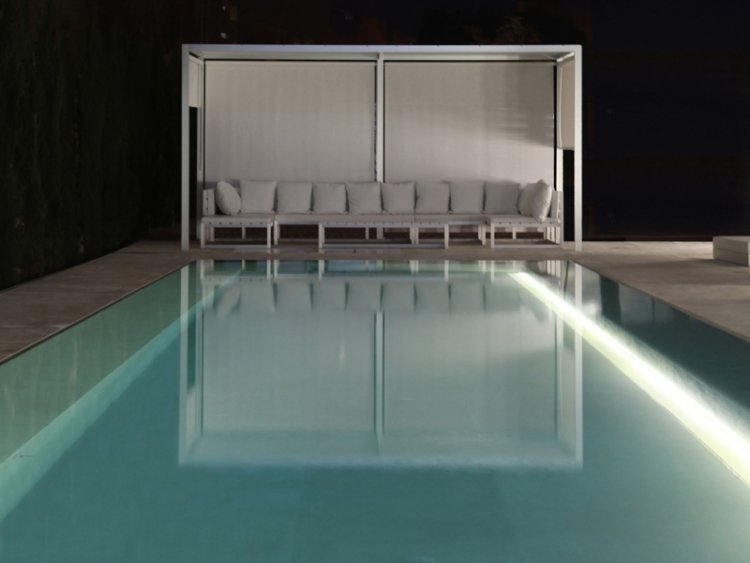 beschattung-terrasse-garten-sonnenschutz-pool-modern-design-pergola-weiss