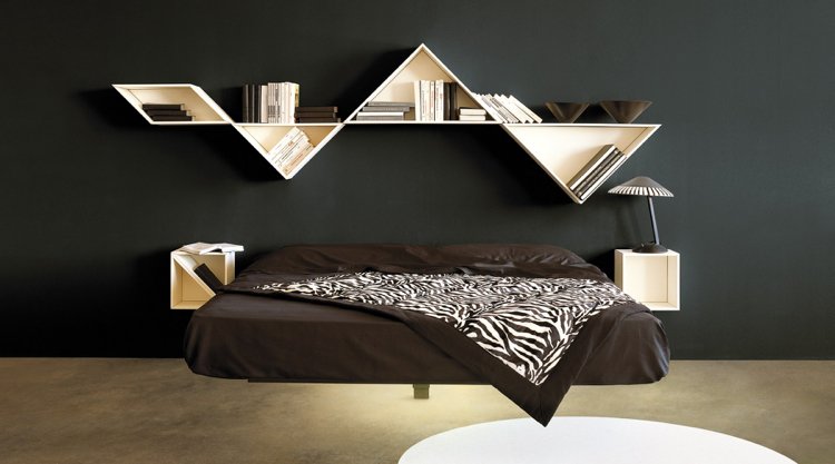 bucherregal-design-wandregal-weiss-schwarzwe-wandfarbe-schlafzimmer-bett