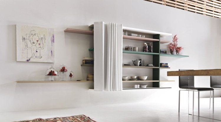 bucherregal-design-wohnzimmer-weiss-minimalistisch-vorhang-schranktuer