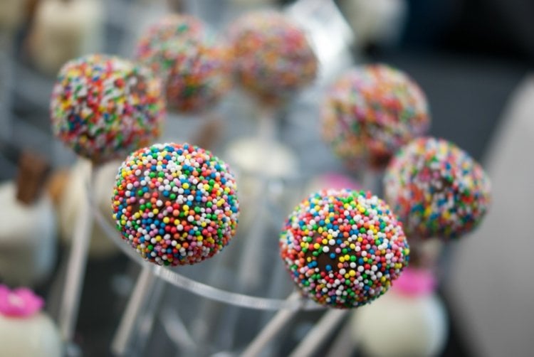 cake pops rezepte party-dessert-idee-streusel-bunt-froehlich