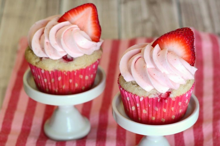 cupcakes-rezepte-vegane-erdbeeren-vanille-einfach-sommer-inspiration