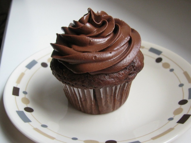 cupcakes-rezepte-vegane-kirsche-schokolade-topping-braun-kakao