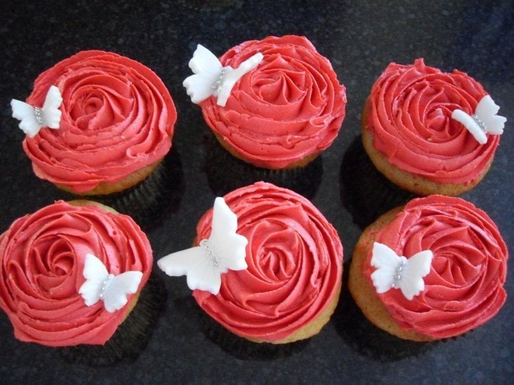 cupcakes-rezepte-vegane-rosen-himbeer-zitrone-pink-topping-schmetterlinge