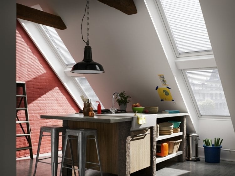 dachfenster-sonnenschutz-kueche-jalousie-rot-backstein-akzentwand