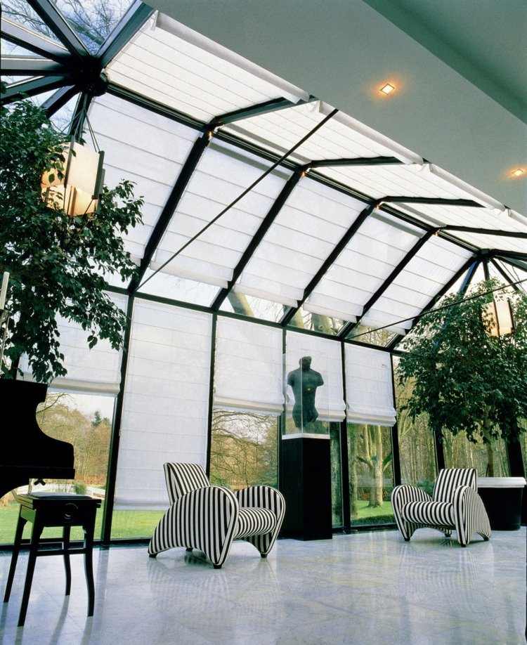 dachfenster-sonnenschutz-wintergarten-idee-verglasung-sessel-streifen