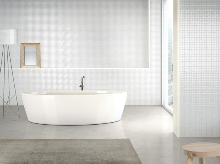 design-mosaik-fliesen-nova-weiss-badezimmer-elegant-freistehende-badewanne