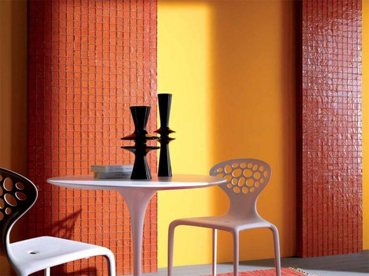 design-mosaik-fliesen-onde-orange-gelb-wandfarbe-kombination-tisch-orientalisch-flair