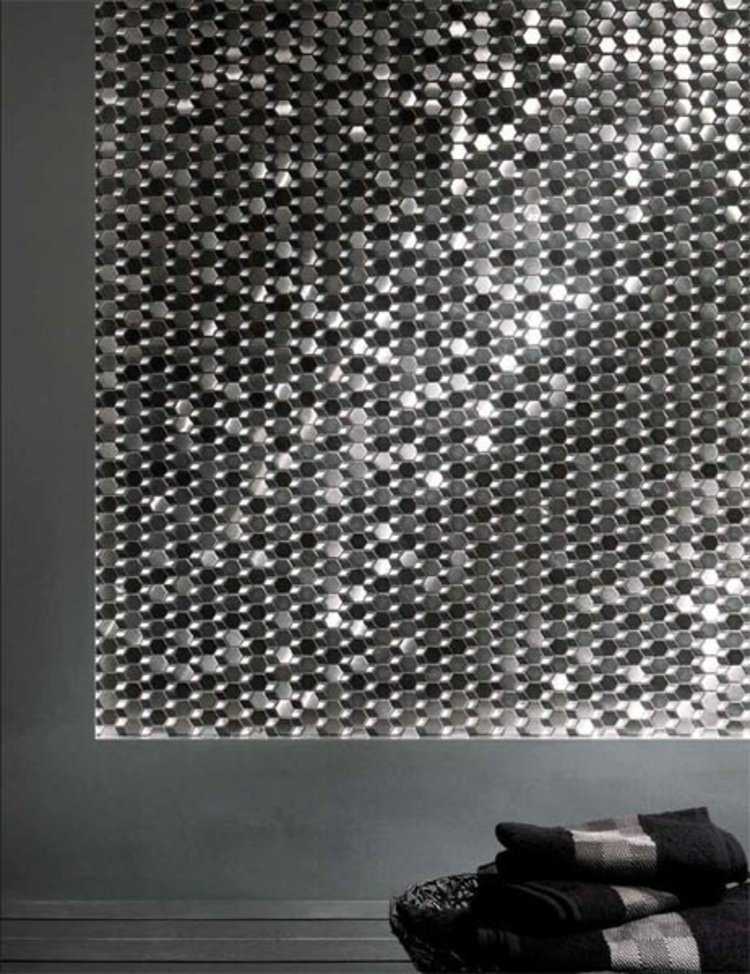 design-mosaik-fliesen-radiante-hexagon-form-stahl-glanz-handtuecher-bad-gestaltung