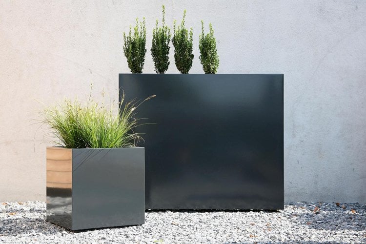 gartendeko-edelstahl-edelstahlfiguren-pflanzenkuebel-gross-rechteckig-minimalistisch-design