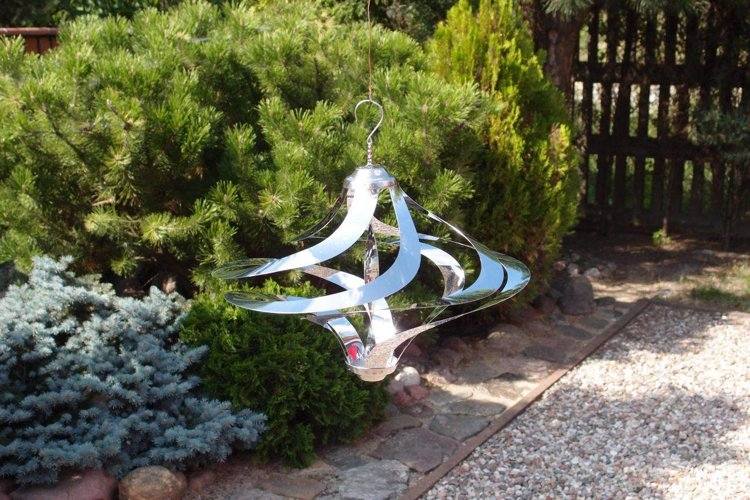 gartendeko-edelstahl-edelstahlfiguren-windspiel-spirale-aufhaengen-outdoor