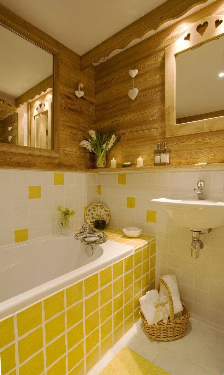 gelb-im-badezimmer-badewanne-verkleidung-fliesen-holz-wand-rustikal