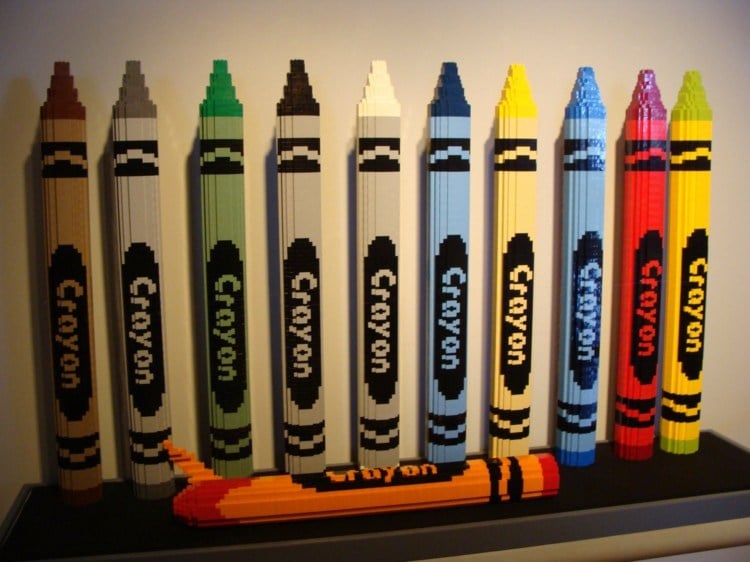 kunst-lego-wachsmalstifte-bunt-farben-basteln-kunstvoll