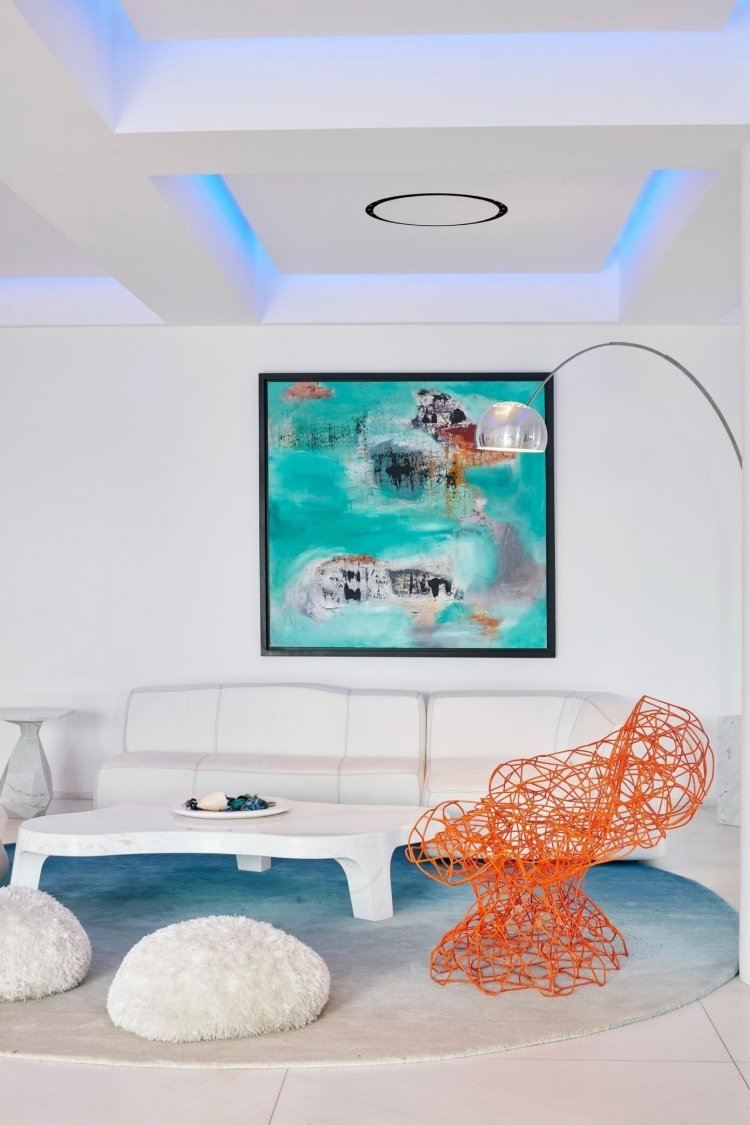mediterranes-wohnen-modern-luxus-weiss-blau-teppich-modebel-design