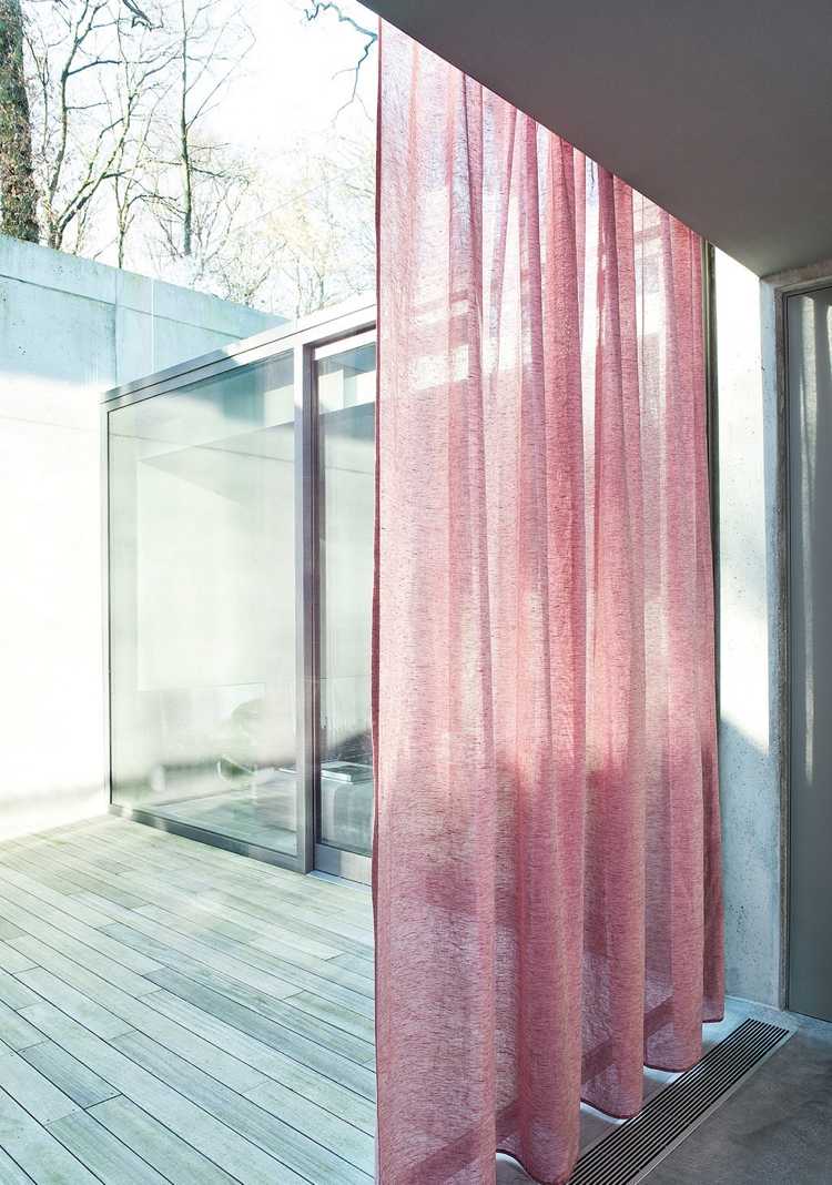 moderne-gardinen-vorhaenge-leinenstoffduenn-durschscheinend-rot-pastellfarbe-terrasse