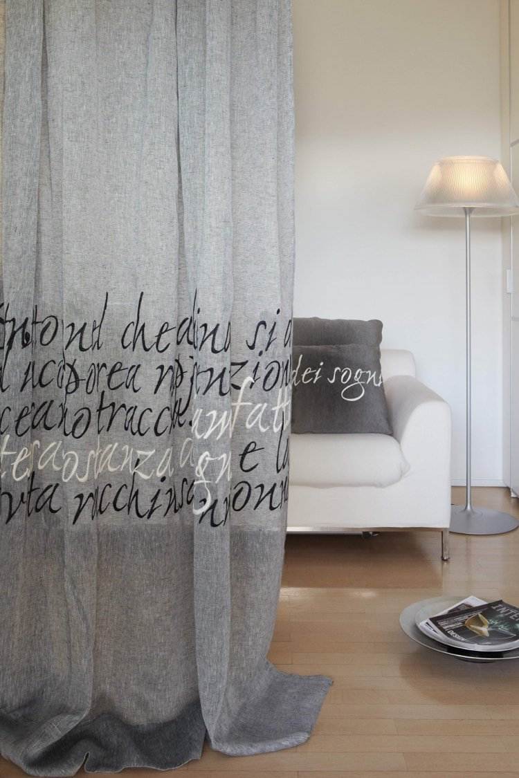 moderne-gardinen-vorhaenge-leinenstoffgrau-handschrift-modern-wohnzimmer-schlafzimmer-kissen