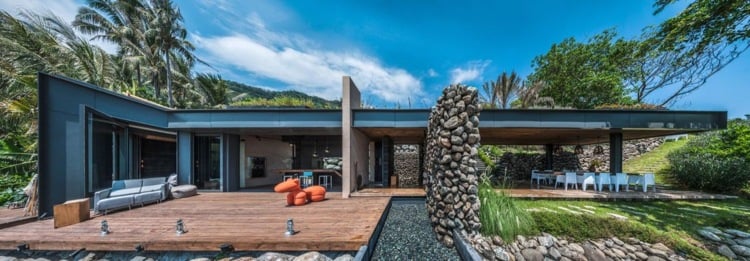 Natursteine und Findlinge -moderne-architektur-haus-exotisch-palmen-terrasse