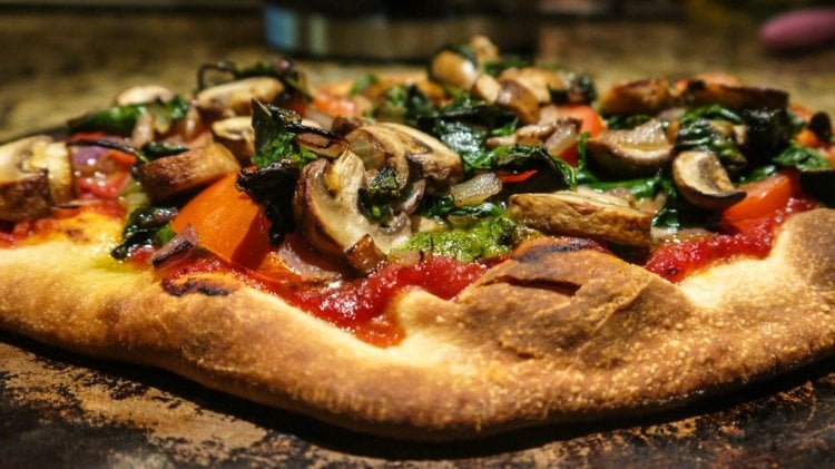 pizza-vegane-hefe-teig-rezept-einfach-ofen-backen