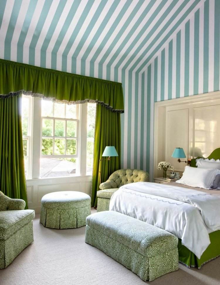 schlafzimmer-vorhang-design-gruen-idee-streifen-wand-decke-dachschraege