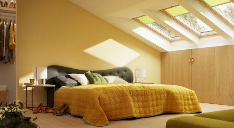 sonnenschutz-dachfenster-gelb-farbe-inneneinrichtung-bett-einbauschrank-jalousie